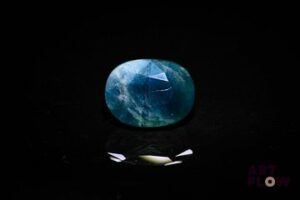Saphir ovale. 6.89 cts. 11.5mm x 8.8mm