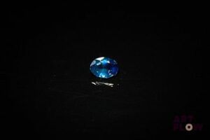 Saphir ovale. Belle couleur. 0.52 ct. 5.4mm x 4.3mm