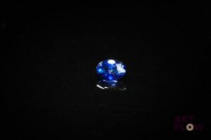 Saphir ovale. Belle couleur. 0.60 ct. 5.5mm x 4.0mm