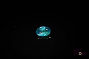 Saphir ovale. Belle couleur, inclusions. 0.82 ct. 6.8mm x 5.1mm