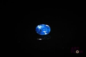 Saphir ovale. Inclusions. 1.16 ct. 6.8mm x 5.5mm