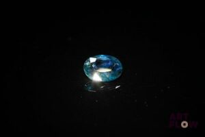 Saphir ovale. Inclusions. 1.38 ct. 7.8mm x 6.1mm