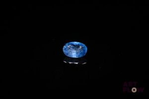 Saphir ovale. Jolie couleur. 0.91 ct. 6.7mm x 5.0mm