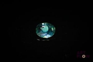 Saphir ovale. Jolie couleur. 1.17 ct. 7.7mm x 6.7mm