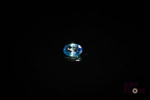 Saphir ovale. Probablement Australie, jolie couleur, VS. 0.32 ct. 5.0mm x 3.5mm