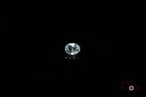 Saphir ovale. Probablement Madagascar, non chauffé. 0.37 ct. 4.5mm x 3.8mm