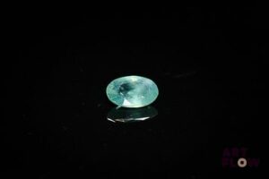 Saphir ovale. Très belle couleur, inclusions. 1.32 ct. 7.8mm x 5.5mm