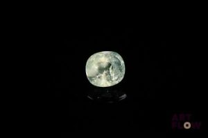 Saphir pâle coussin. Inclusions. 1.73 ct. 7.0mm x 6.5mm