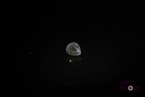 Saphir poire. 0.70 ct. 5.0mm x 4.0mm