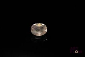 Saphir rose fumé ovale. Probablement Madagascar. 1.70 ct. 7.5mm x 6.0mm