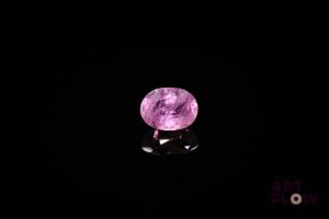 Saphir rose ovale. Inclusions. 1.41 ct. 7.0mm x 5.2mm