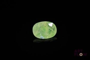 Saphir vert fumé ovale. 2.62 cts. 11.0mm x 8.5mm