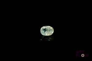 Saphir vert ovale. Inclusions. 0.88 ct. 6.0mm x 4.5mm
