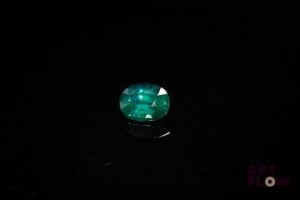 Saphir vert ovale. Probablement Madagascar, belle couleur. 1.16 ct. 7.0mm x 5.0mm