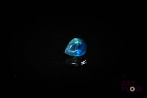 Saphir vert poire. Probablement Australie. 1.19 ct. 7.0mm x 5.5mm
