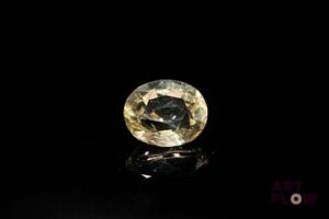 Scapolite jaune ovale. Probablement Tanzanie, VS. 2.47 cts. 9.7mm x 8.0mm