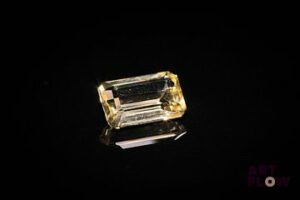 Scapolite jaune rectangulaire à pans coupés. Probablement Tanzanie, VS. 2.64 cts. 10.8mm x 7.0mm