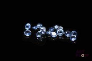 Seize saphirs ronds. 3.09 cts. Diam. moy.: 3.25mm