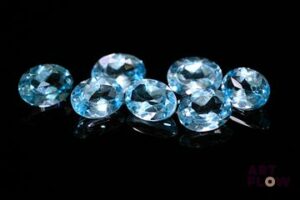 Sept topazes bleues ovales. 10.94 cts. Dims. moy.: 8.0mm x 6.0mm
