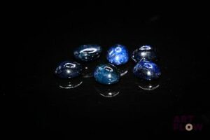 Six saphirs cabochons ovales. 6.70 cts. Dims. moy.: 6.5mm x 5.5mm