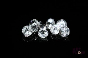 Six topazes incolores rondes. 9.37 cts. Diam. moy.: 6.0mm