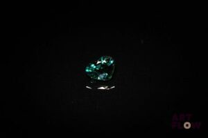 Spinelle bleu coeur. Très belle couleur, belle clarté, beau lustre. 0.75 ct. 6.3mm x 5.3mm