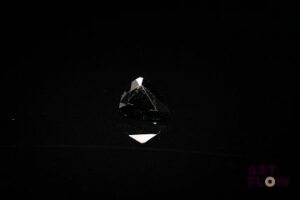 Spinelle bleu sombre trillion. Probablement Tanzanie, VS. 1.47 ct. 7.5mm x 6.0mm