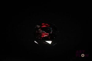 Spinelle rouge coussin. Très belle couleur, inclusions. 3.14 cts. 10.1mm x 7.4mm