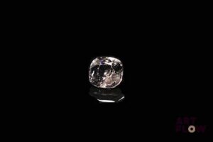 Spinelle violet coussin. Probablement Birmanie, belle couleur, belle clarté, non chauffé. 1.29 ct. 6.0mm x 4.0mm