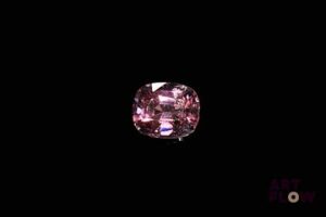 Spinelle violet coussin. Probablement Birmanie, belle couleur, non chauffé. 1.50 ct. 7.0mm x 6.0mm