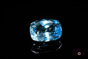 Topaze bleue coussin. 8.95 cts. 13.5mm x 10.0mm