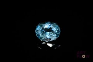 Topaze bleue poire. 1.32 ct. 11.6mm x 9.7mm