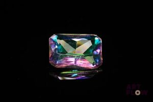 Topaze «Mystique» rectangulaire. Traitement de surface. 4.58 cts. 14.0mm x 10.0mm