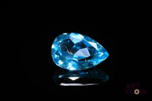 Topaze poire. Très belle couleur. 7.49 cts. 15.2mm x 10.1mm