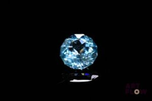 Topaze ronde fantaisie. Très belle couleur. 3.98 cts. 9.7mm
