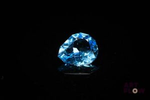 Topaze «swiss blue» poire. 3.63 cts. 11.3mm x 9.3mm