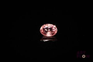 Tourmaline rose ovale. Probablement Mozambique, très belle couleur, non chauffée. 0.99 ct. 7.2mm x 5.7mm