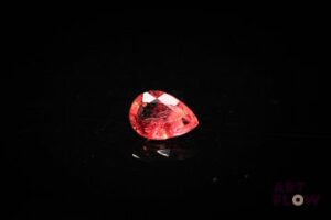 Tourmaline rose soutenu poire. Inclusions, givres. 1.19 ct. 8.0mm x 5.8mm