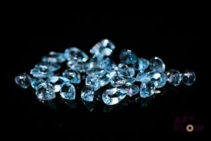 Trente topazes bleues poires. 7.45 cts. Dims. moy.: 5.0mm x 3.0mm