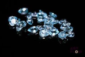 Trente topazes bleues poires. 7.57 cts. Dims. moy.: 5.0mm x 3.0mm