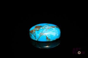Turquoise «copper» cabochon ovale. 6.46 cts. 14.0mm x 10.0mm