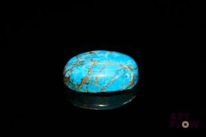 Turquoise «copper» cabochon ovale. Traité. 6.09 cts. 14.0mm x 10.0mm