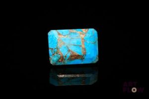 Turquoise «copper» rectangulaire à pans coupés. Traitée. 7.60 cts. 14.0mm x 10.0mm