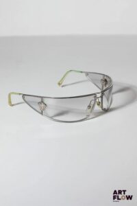VERSACE Lunettes de soleil, ornées sur les côtés des têtes de Méduse iconiques de la Maison. Dans un écrin assorti. Accidents.