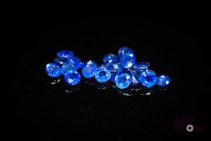 Vingt-deux saphirs ronds. 3.05 cts. Diam. moy.: 3.0mm