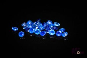 Vingt-huit saphirs ronds. 3.04 cts. Diam. moy.: 2.65mm