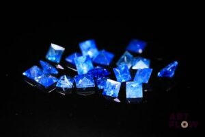 Vingt saphirs carrés. 3.17 cts. Dims. moy.: 2.9mm x 6.0mm