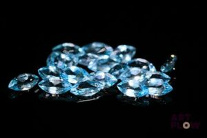 Vingt topazes navettes. 12.74 cts. Dims. moy.: 8.0mm x 4.0mm