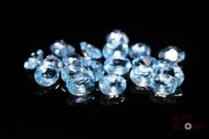 Vingt topazes ovales. 8.77 cts. Dims. moy.: 5.0mm x 4.0mm