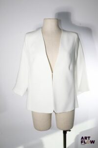WEILL Veste de couleur ivoire. Taille présumée L. Bon état général malgré quelques légers défauts.